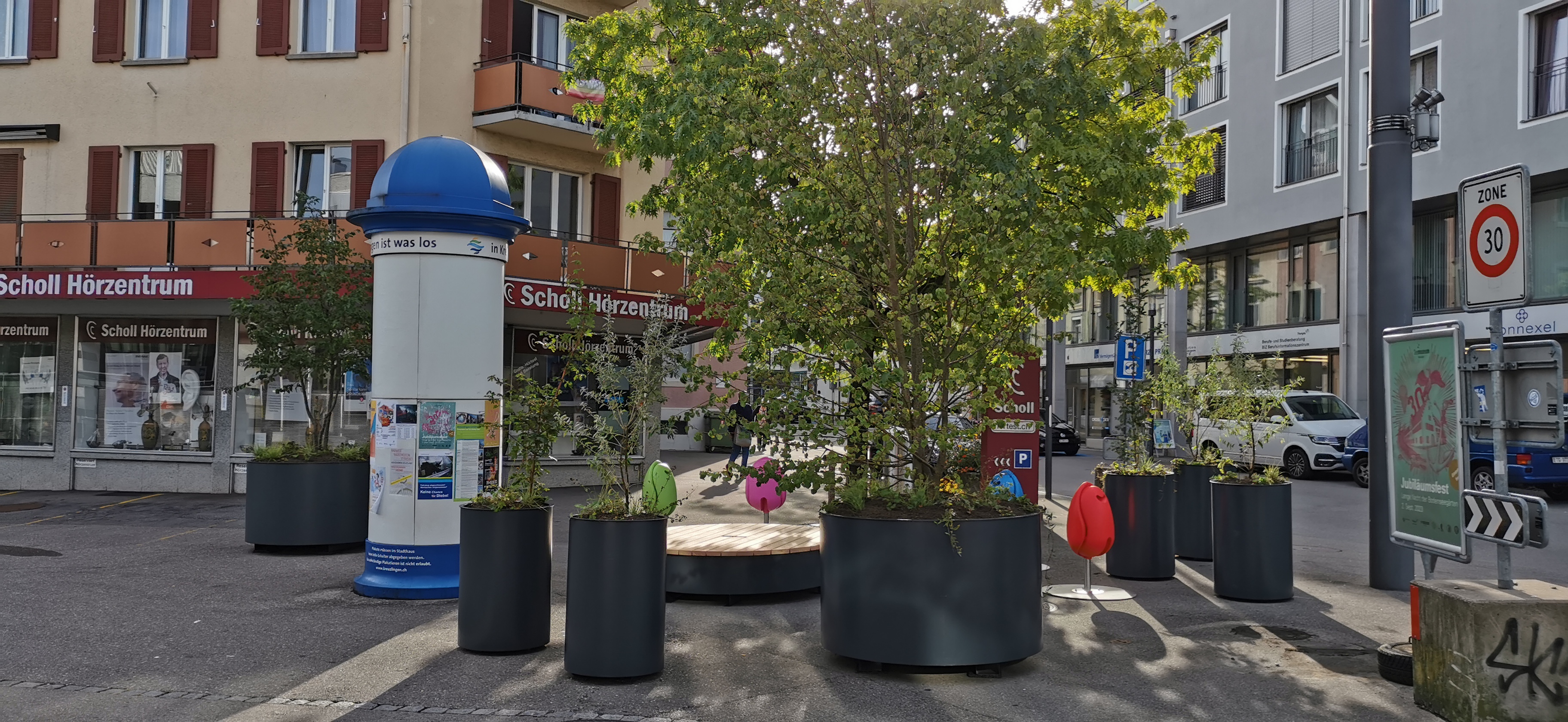 Stadt-Insel beim Karussell Stadt-Insel beim Karussell